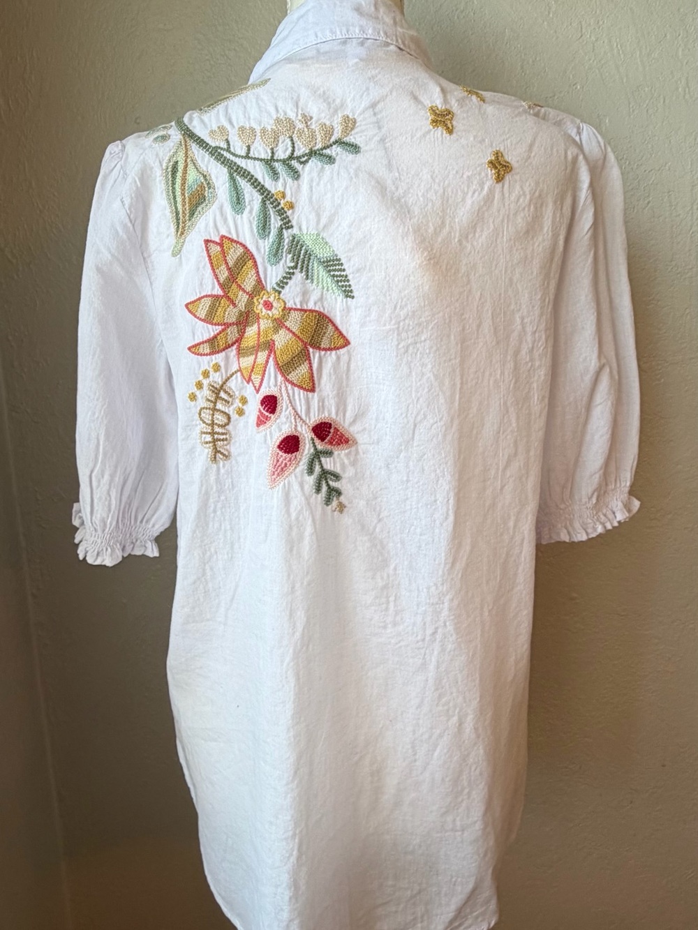 Johnny Was White Button-Up Blouse with Multicolor Floral Embroidery Size Small - Picture 5 of 15